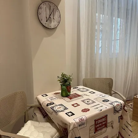 Lägenhet Tirana Home *